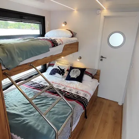 アパート Houseboat Water King Plywajacy Dom Na Wodzie, 7 Os