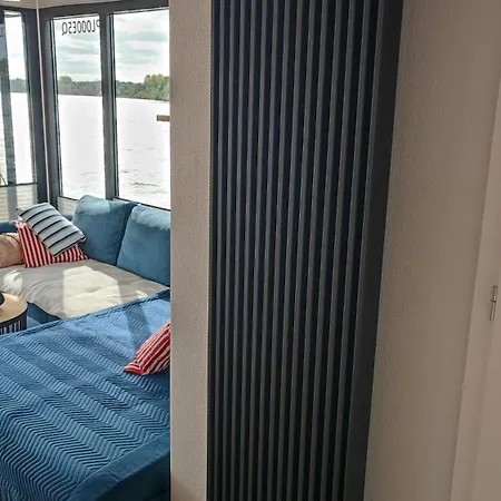 Houseboat Water King Plywajacy Dom Na Wodzie, 7 Os アパート *