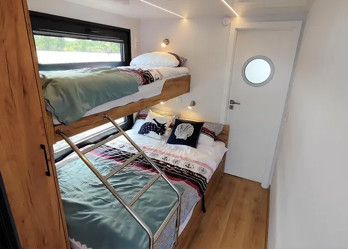 Apartman Houseboat Water King Plywajacy Dom Na Wodzie, 7 Os