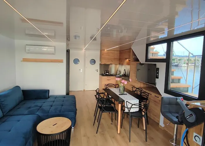Apartman Houseboat Water King Plywajacy Dom Na Wodzie, 7 Os