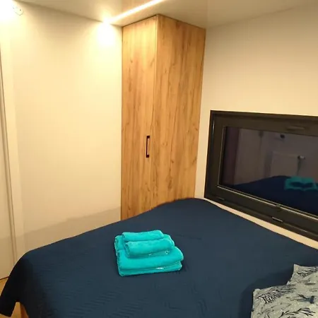 Houseboat Water King Plywajacy Dom Na Wodzie, 7 Os 아파트 *