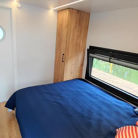 Houseboat Water King Plywajacy Dom Na Wodzie, 7 Os 아파트 브로츠와프